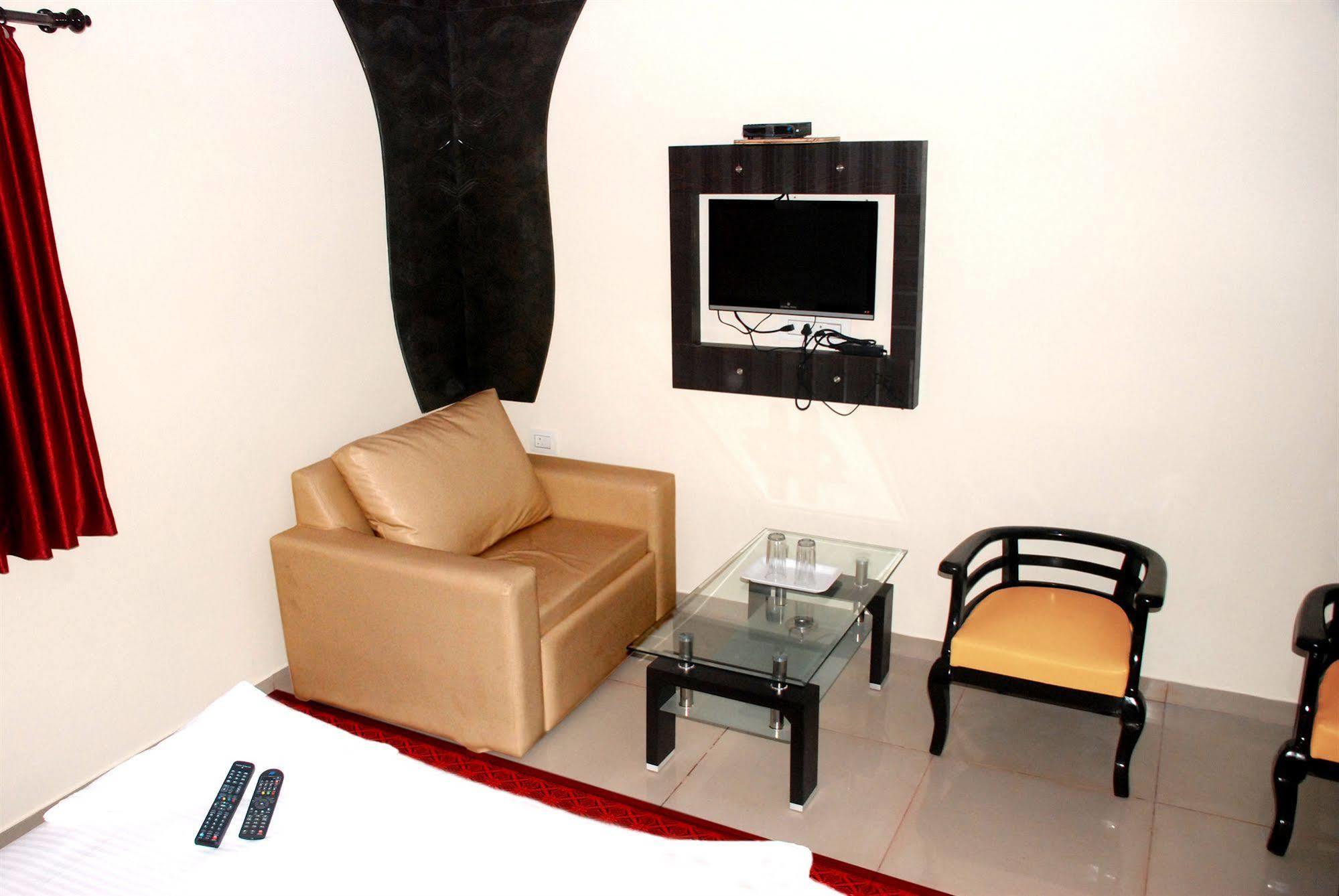 Fabexpress Adore Inn - Nr Mumbai International Airport Zewnętrze zdjęcie
