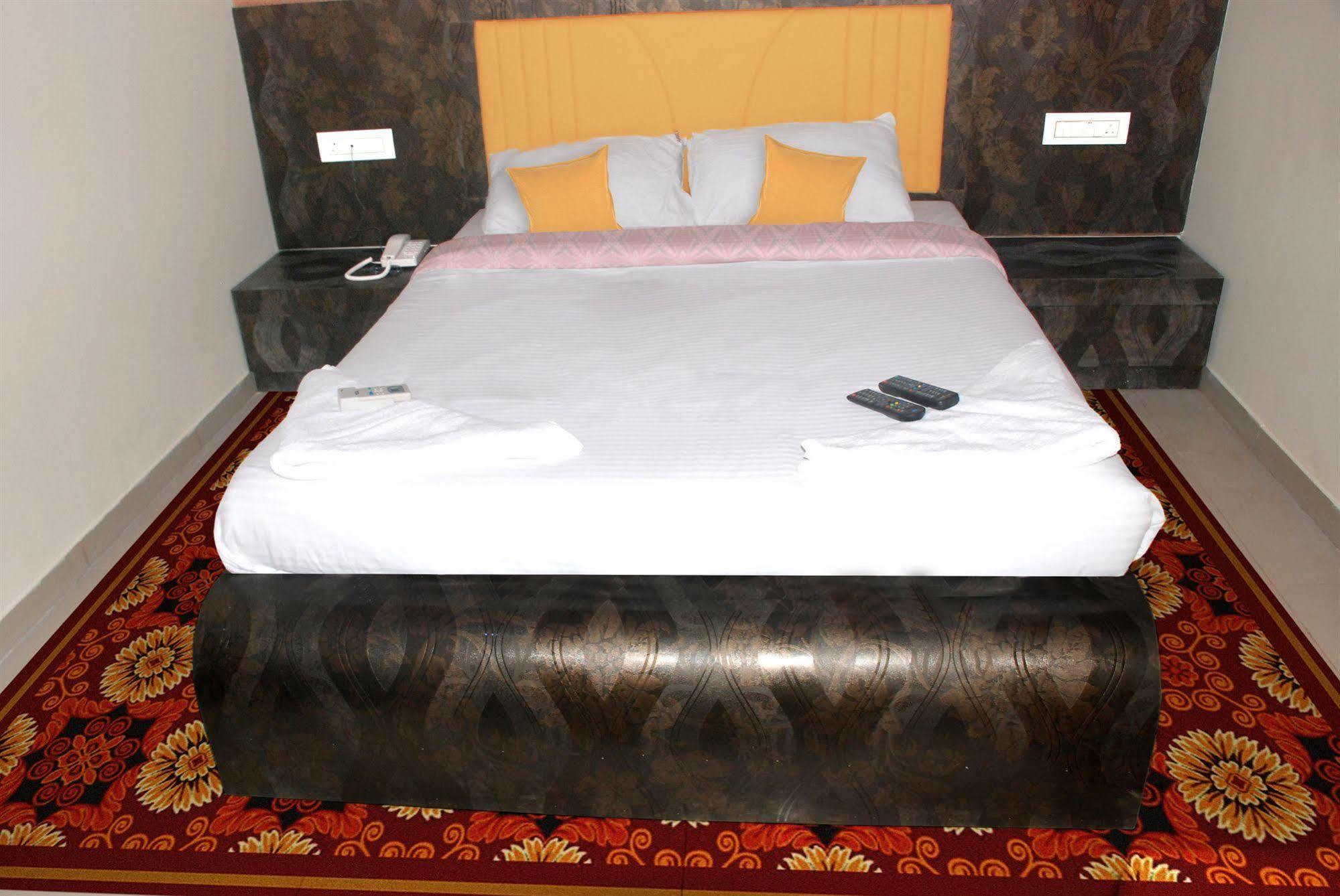 Fabexpress Adore Inn - Nr Mumbai International Airport Zewnętrze zdjęcie