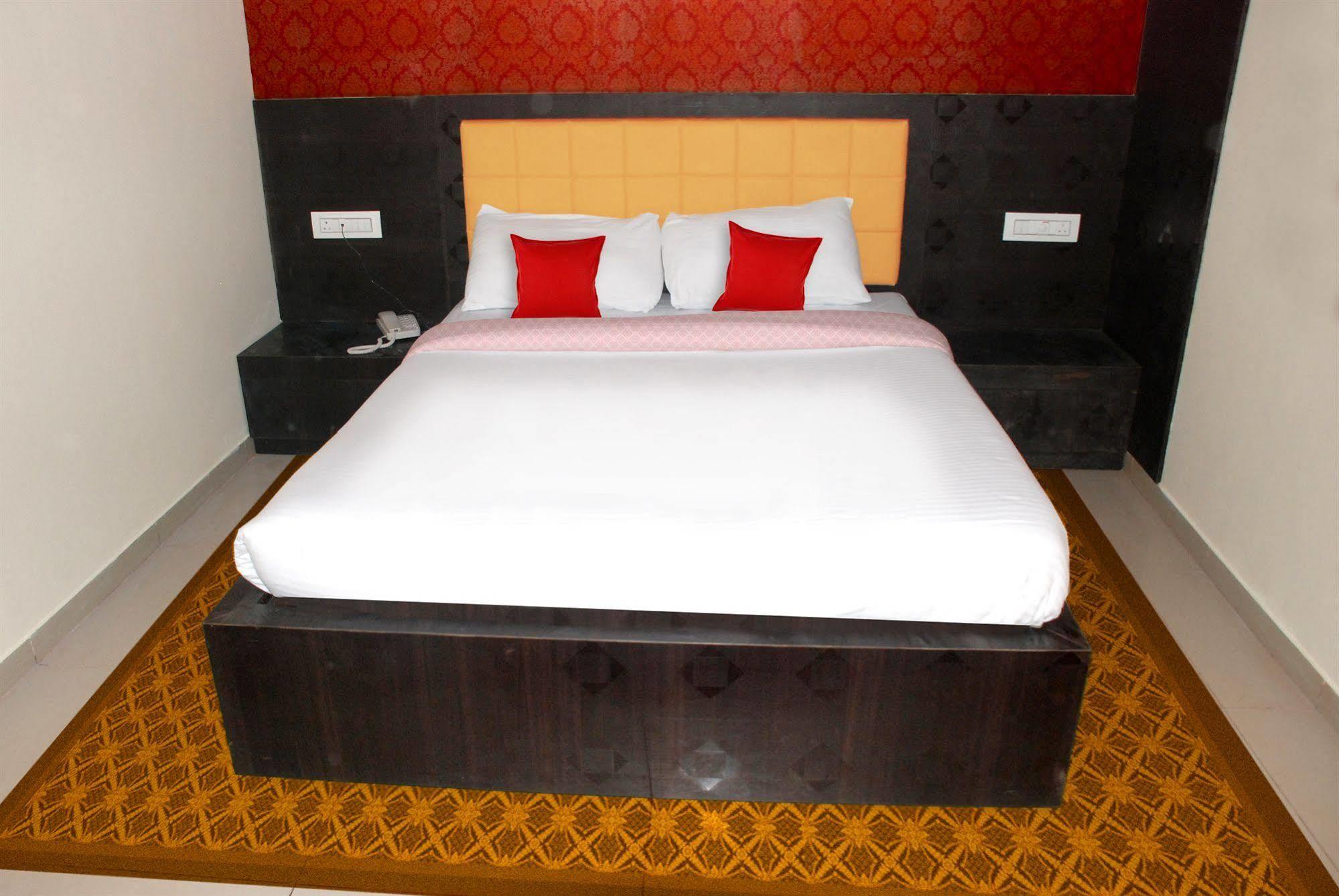 Fabexpress Adore Inn - Nr Mumbai International Airport Zewnętrze zdjęcie