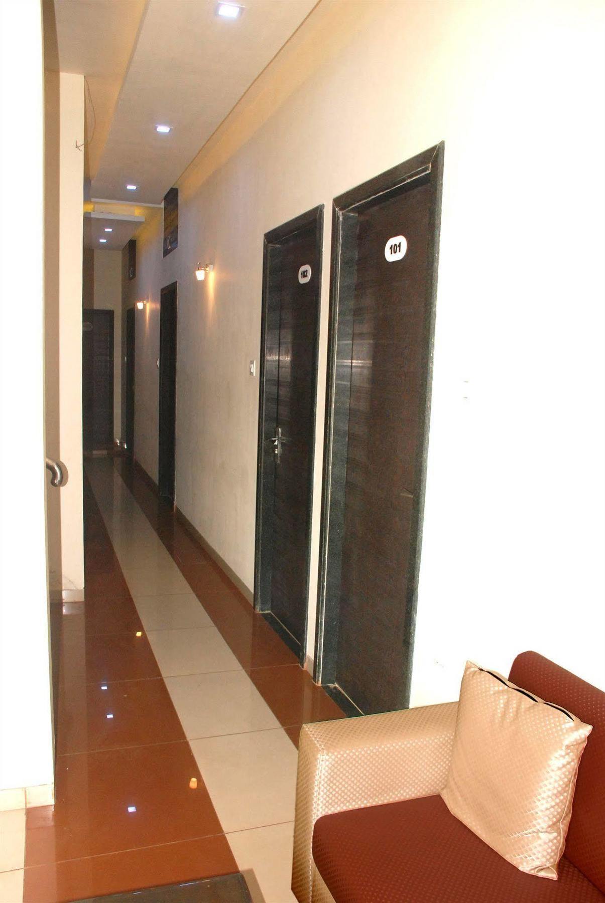 Fabexpress Adore Inn - Nr Mumbai International Airport Zewnętrze zdjęcie